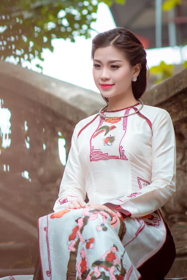 Diễm Trang dịu dàng trong tà áo dài họa tiết tranh Đông Hồ - 7 Phương Nhung