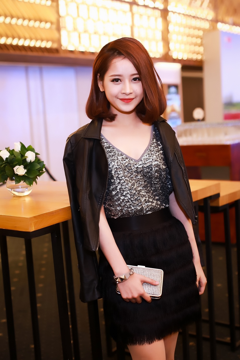 Chi Pu cá tính trên thảm đỏ, Hoàng Oanh khoe lưng trần - 1 Chi Pu cá tính trên thảm đỏ, Hoàng Oanh khoe lưng trần