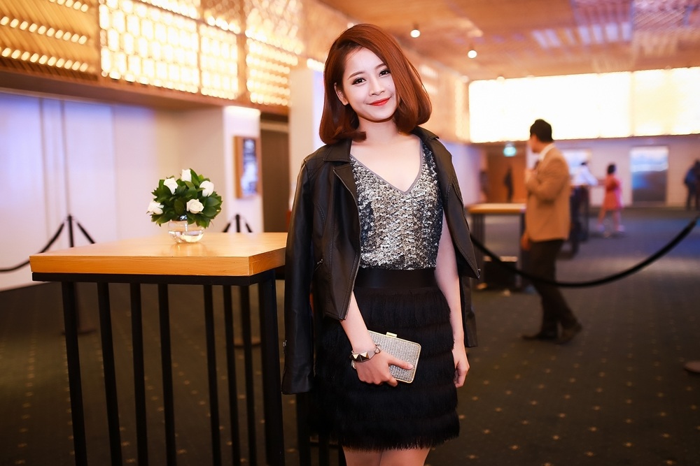 Chi Pu cá tính trên thảm đỏ, Hoàng Oanh khoe lưng trần - 3 Cô luôn
được đánh giá cao với gu thời trang đậm chất fashionista của mình.