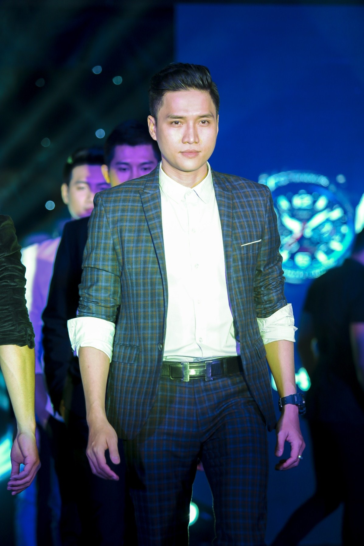 Á hậu Hoàng Oanh gợi cảm làm MC cùng Bình Minh - 14 Á hậu Hoàng Oanh gợi cảm làm MC cùng Bình Minh