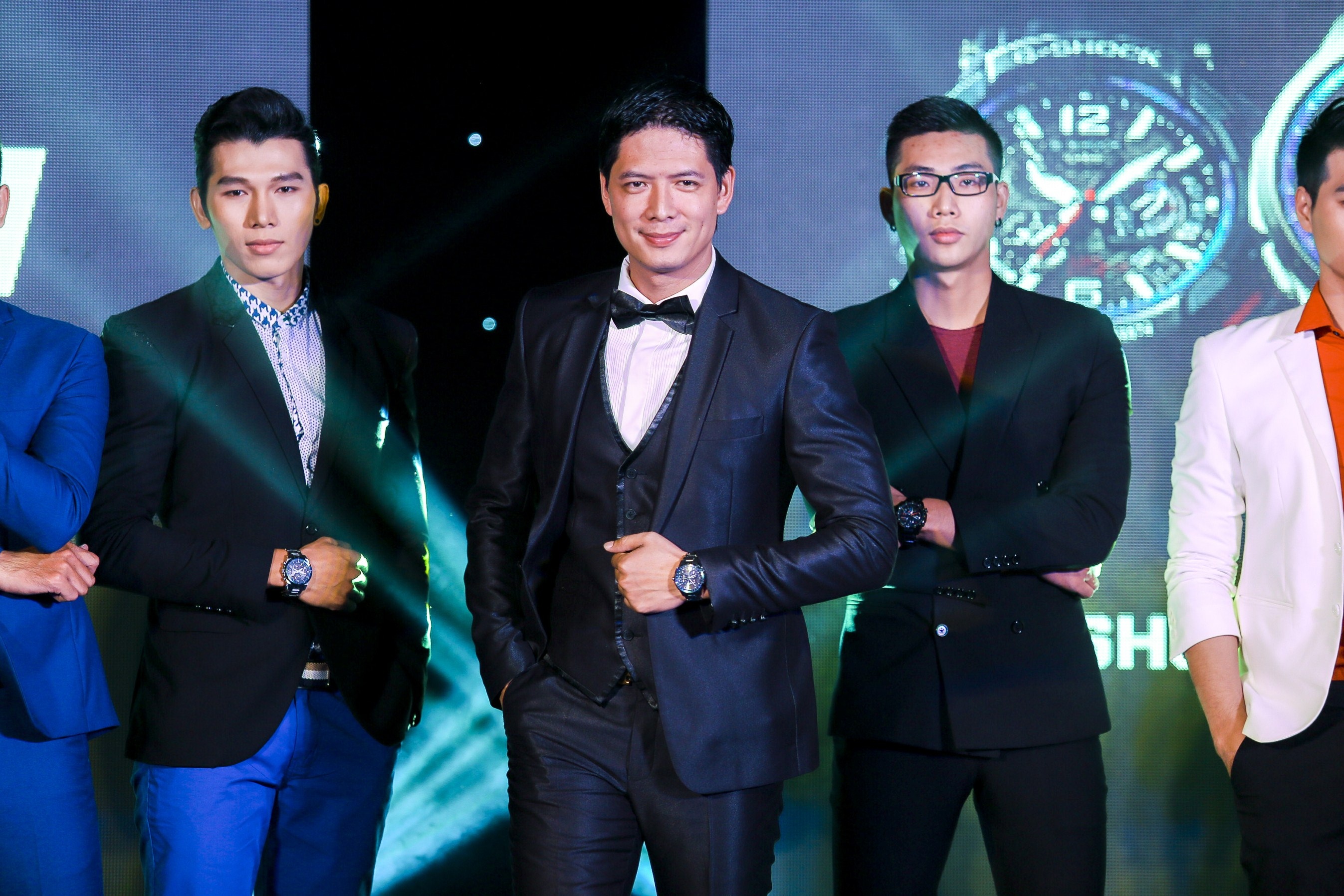 Á hậu Hoàng Oanh gợi cảm làm MC cùng Bình Minh - 15 Á hậu Hoàng Oanh gợi cảm làm MC cùng Bình Minh