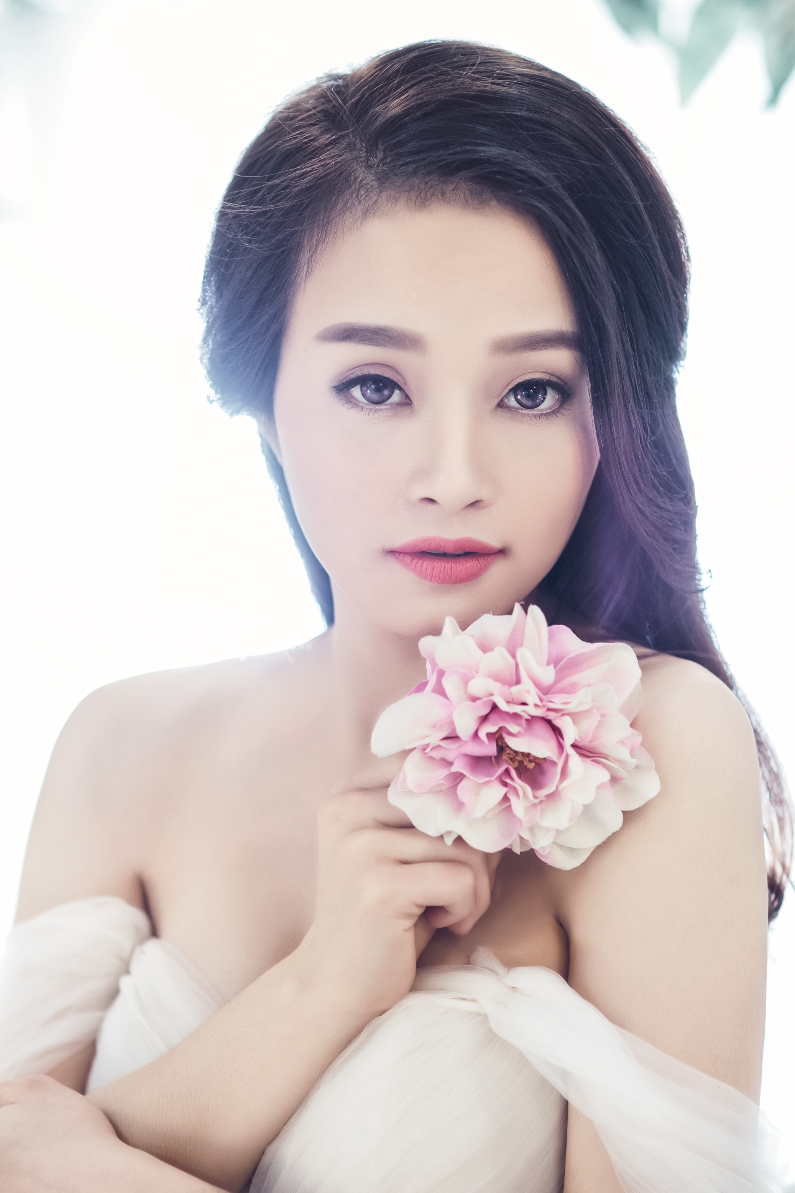 Cô gái 9X xinh đẹp trong bộ ảnh “cô dâu một mình” - 1 Phương Nhung