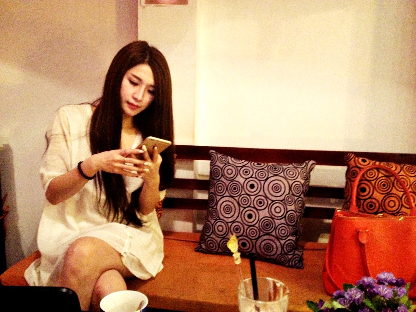 Vân Navy xuống phố giản dị trong ngày đầu năm mới ở Hà Nội.