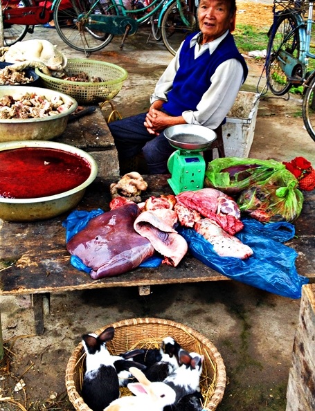 Thỏ được rao bán với giá 65.000đ/cặp