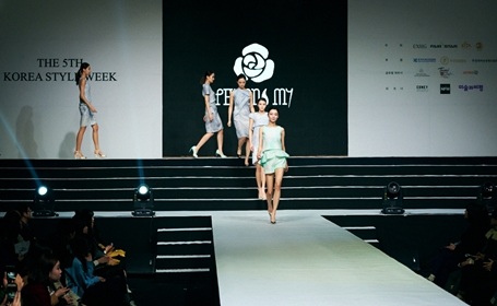 NTK Việt duy nhất góp mặt trong Tuần lễ thời trang Hàn Quốc 2015 - 1 NTK Việt duy nhất góp mặt trong Tuần lễ thời trang Hàn Quốc 2015