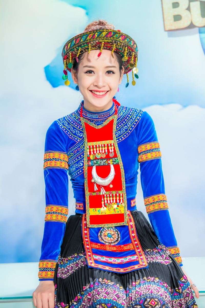 Khoảnh khắc đáng yêu của nàng “Mị” Chi Pu trong hậu trường - 2 Nàng Mị Chi Pu được ống kinh máy ảnh ghi lại nhiều biểu
cảm đáng yêu.