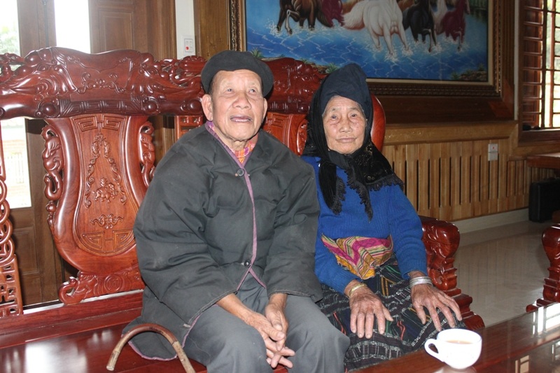 Người du kích Tây Tiến và những kỷ vật không thể quên - 2 Cụ Pém cùng vợ.