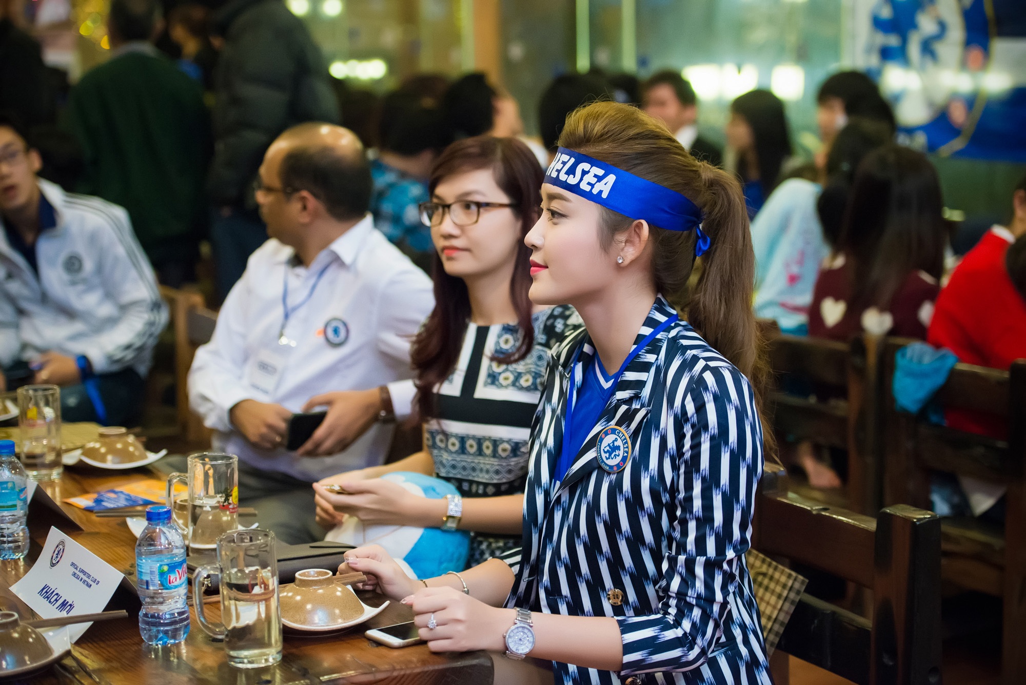 Á hậu Huyền My rạng rỡ dự buổi họp cùng CĐV Chelsea VN - 4 Á hậu cũng xây dựng hình ảnh đẹp và gắn liền với