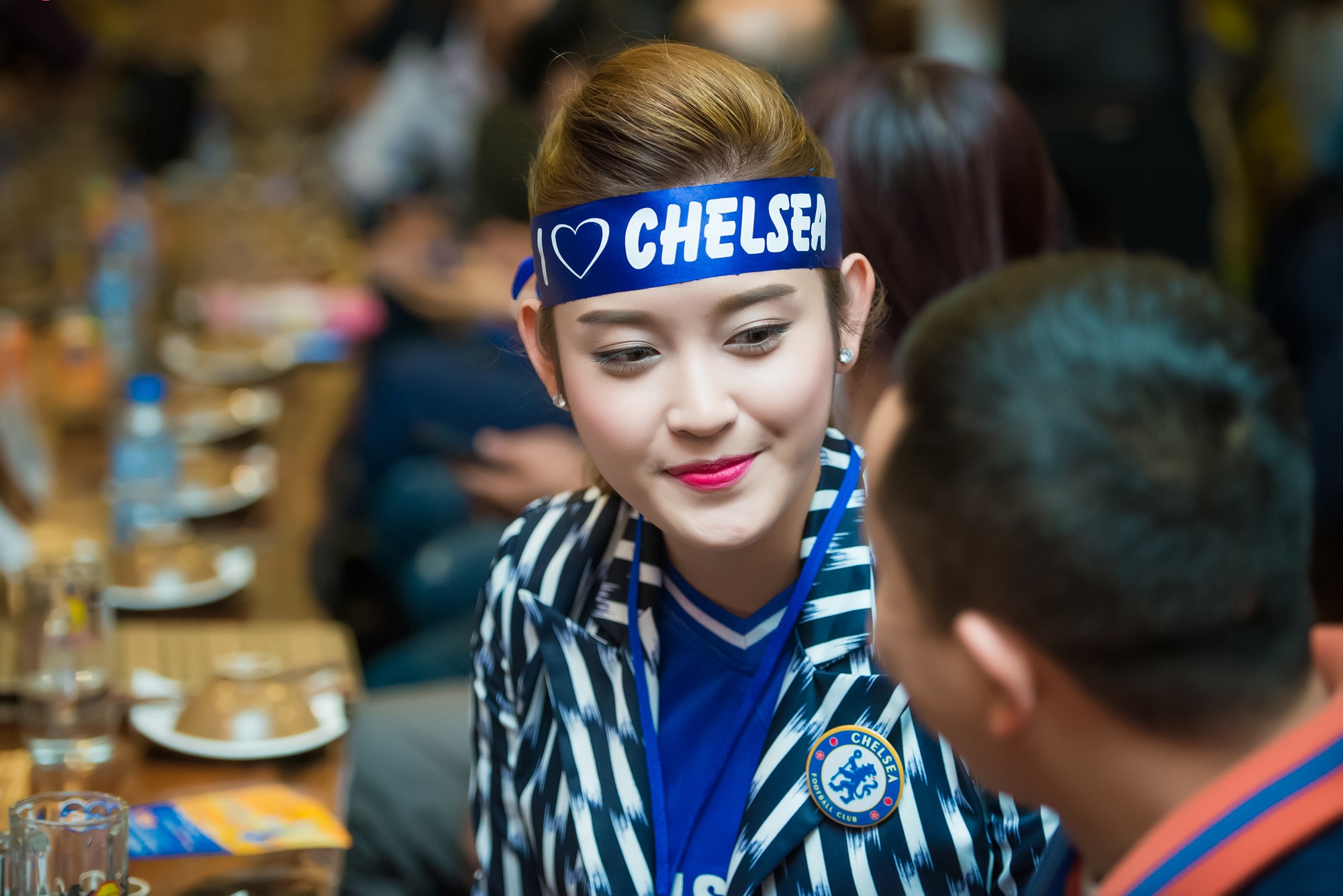 Á hậu Huyền My rạng rỡ dự buổi họp cùng CĐV Chelsea VN - 3 Kể từ sau đêm chung kết Hoa hậu Việt Nam, nhiều người nhận xét