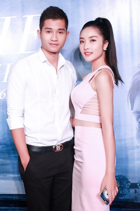 Hoa hậu Triệu Thị Hà tình tứ bên trai lạ - 4 Đồng hành cùng Triệu Thị Hà là giải Bạc Siêu mẫu 2012 Đinh Minh Quân