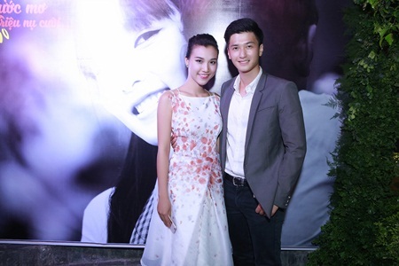 Cặp đôi Á hậu Hoàng Oanh và diễn viên Huỳnh Anh 