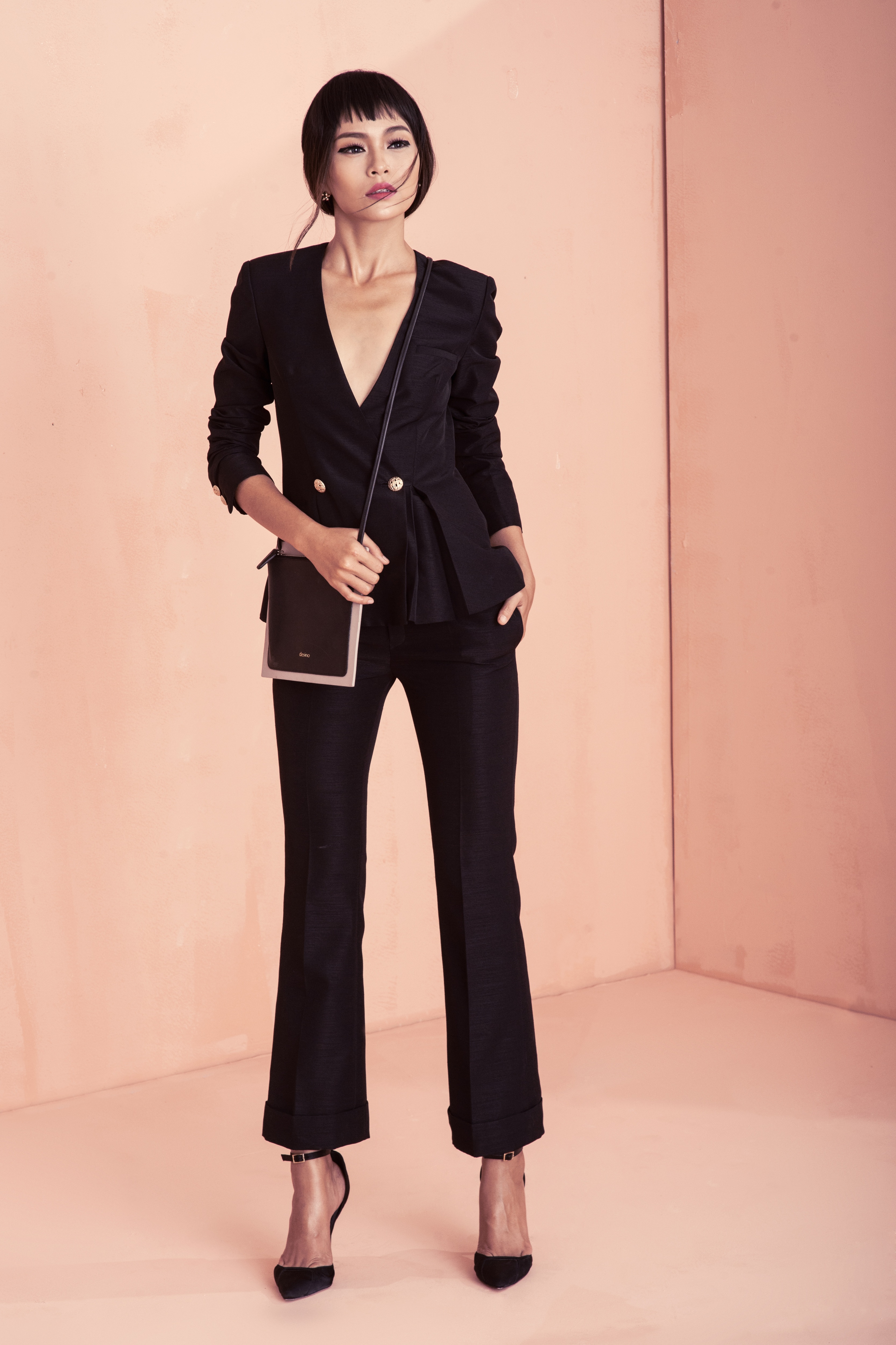 Mâu Thanh Thủy, Thùy Trang gợi cảm với váy xẻ sâu - 7 Phương Nhung