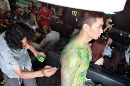 Sự tập trung cao độ là yêu cầu quan trọng trong quá trình sáng tạo nghệ thuật.