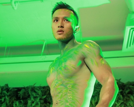 Với body art trình diễn, họa sỹ phải tính toán nhiều hơn việc kết hợp màu sắc với ánh sáng.