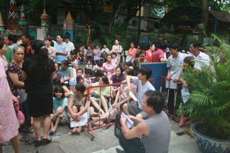 Tái diễn cảnh thức trắng đêm xếp hàng xin học mầm non cho con - 5