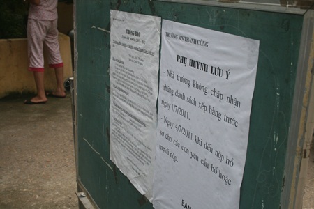 Tái diễn cảnh thức trắng đêm xếp hàng xin học mầm non cho con - 3