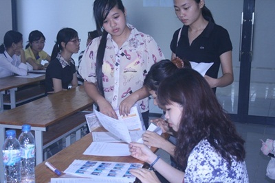 Làm thủ tục dự thi và những câu chuyện bi hài - 1