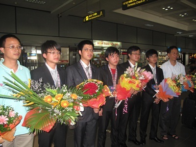 Những câu chuyện đằng sau tấm huy chương vàng Olympic Vật lý  - 2