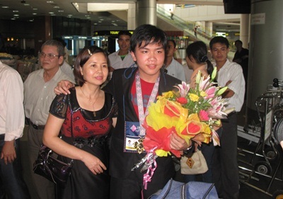 Những câu chuyện đằng sau tấm huy chương vàng Olympic Vật lý  - 1