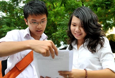 Thi tốt nghiệp THPT năm 2012: Bỏ chấm chéo là hợp lý - 1