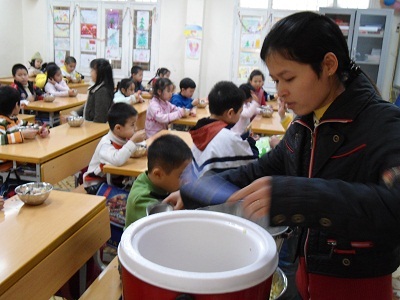 Chuyện ăn bán trú của trẻ ngày giá rét - 2 Chuyện ăn bán trú của trẻ ngày giá rét - 2