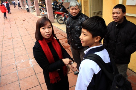 Giao thông hỗn loạn tại trường tổ chức học 2 ca - 5