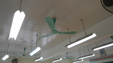 Vữa trần rơi trúng đầu, một nữ sinh nhập viện  - 4