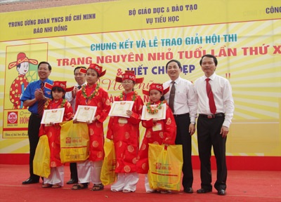 Trao giải “Trạng Nguyên nhỏ tuổi” và “Nét chữ - Nết người” - 2 Trao giải “Trạng Nguyên nhỏ tuổi” và “Nét chữ - Nết người”