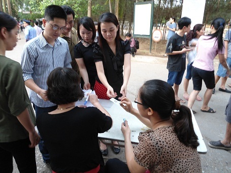 Mua đơn vào Trường Thực nghiệm: Bớt khổ nhưng vẫn ...“nóng” - 13 Mua đơn vào Trường Thực nghiệm: Bớt khổ nhưng vẫn ...“nóng”