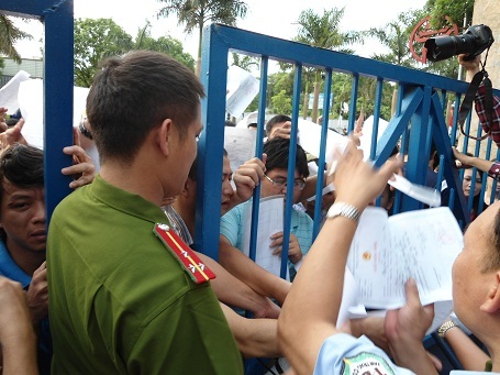 Mua đơn vào Trường Thực nghiệm: Bớt khổ nhưng vẫn ...“nóng” - 16 Mua đơn vào Trường Thực nghiệm: Bớt khổ nhưng vẫn ...“nóng”