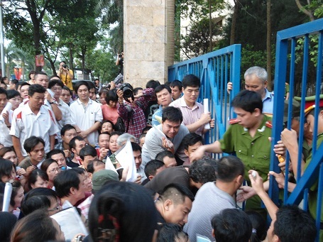 Mua đơn vào Trường Thực nghiệm: Bớt khổ nhưng vẫn ...“nóng” - 8 Mua đơn vào Trường Thực nghiệm: Bớt khổ nhưng vẫn ...“nóng”