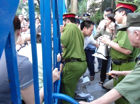 Mua đơn vào Trường Thực nghiệm: Bớt khổ nhưng vẫn ...“nóng” - 9 Mua đơn vào Trường Thực nghiệm: Bớt khổ nhưng vẫn ...“nóng”