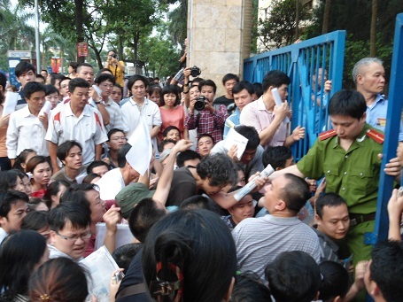Mua đơn vào Trường Thực nghiệm: Bớt khổ nhưng vẫn ...“nóng” - 10 Mua đơn vào Trường Thực nghiệm: Bớt khổ nhưng vẫn ...“nóng”