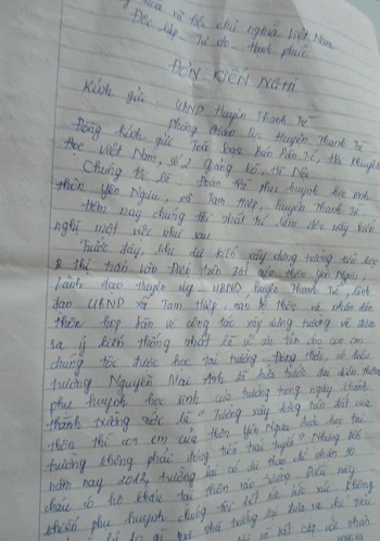 Sợ hết chỉ tiêu vào lớp 1, hơn trăm phụ huynh “quây” hiệu trưởng 