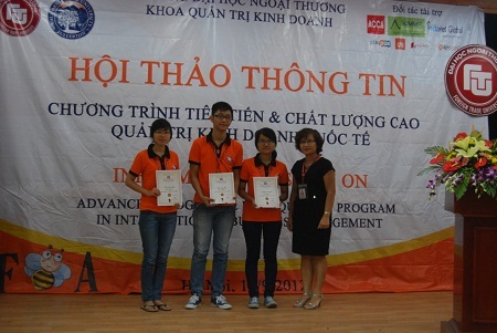 ĐH Ngoại thương tư vấn cho tân SV về chương trình tiên tiến - 1 ĐH Ngoại thương tư vấn cho tân SV về chương trình tiên tiến