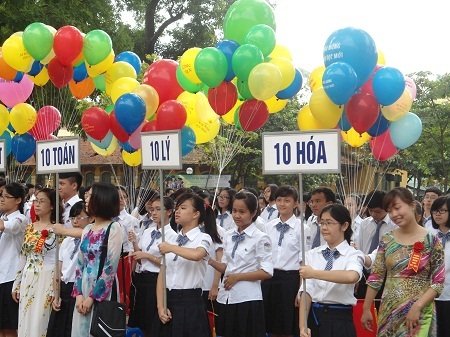 Nồng ấm lễ khai giảng tại ngôi trường hơn trăm tuổi - 9 Những gương mặt tự hào được học dưới mái trường hơn 100 tuổi mang tên