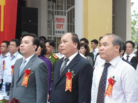 Nồng ấm lễ khai giảng tại ngôi trường hơn trăm tuổi - 11 Không khí trang nghiêm tại buổi lễ chào cờ đầu tiên của năm học mới.