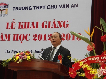 Nồng ấm lễ khai giảng tại ngôi trường hơn trăm tuổi - 13 Phó Thủ tướng Nguyễn Xuân Phúc phát biểu tại buổi lễ khai giảng.