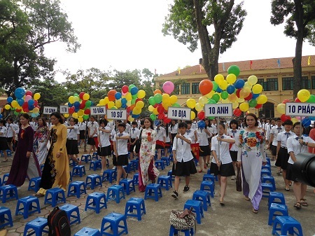 Nồng ấm lễ khai giảng tại ngôi trường hơn trăm tuổi - 8 Gần 600 HS lớp 10 háo hứng với lễ khai giảng năm học mới đầu tiên của mình