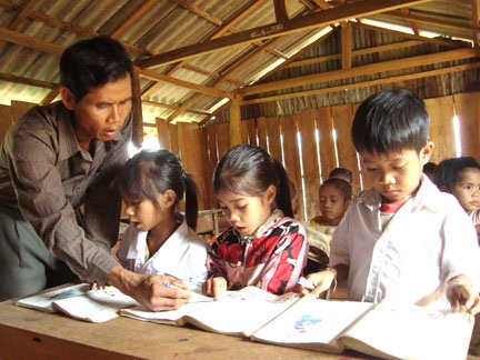 Các nhà giáo nghỉ hưu cần sự công bằng trong đối xử - 1 Cùng một chính sách nhưng lần thực hiện sau lại lạc hâu hơn lần trước (Ảnh minh họa)