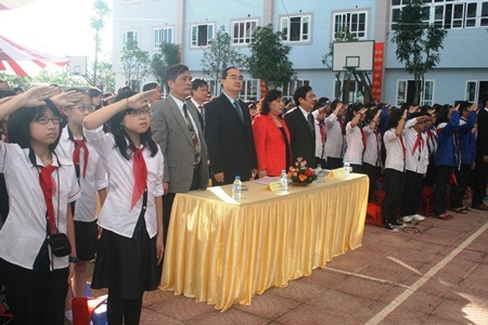 HS trường Đoàn Thị Điểm hào hứng với việc có sự xuất hiện của Phó Thủ tướng Nguyễn Thiện Nhân.