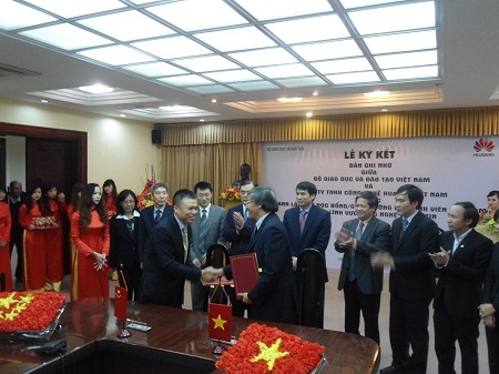 Ra mắt Quỹ học bổng dành cho sinh viên ngành CNTT - 1 Ra mắt Quỹ học bổng dành cho sinh viên ngành CNTT