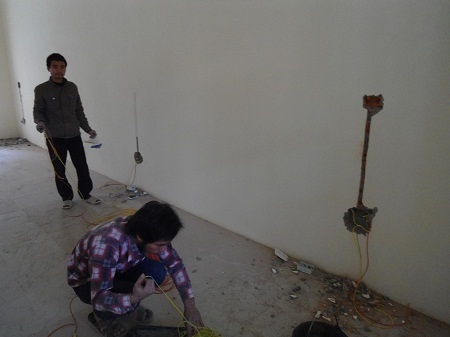 Ổ điện trong phòng học quá thấp, phụ huynh lo lắng - 3 Sáng 10/1, các ổ cắm điện đã được đơn vị xây dựng điều chỉnh đưa lên cao.