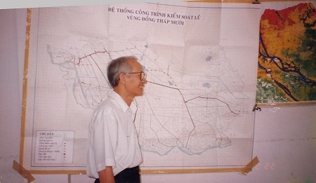 GS Nguyễn Sinh Huy báo cáo đề tài kiểm soát lũ Đồng Tháp Mười năm 1997