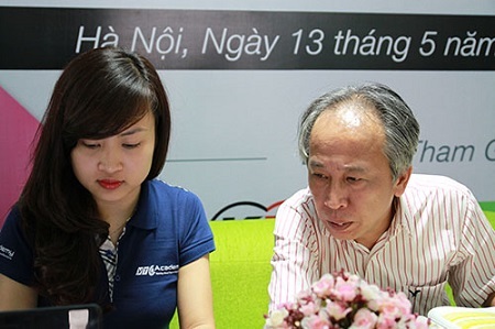 Đào tạo CNTT: Chưa có sự gắn kết giữa doanh nghiệp và cơ sở đào tạo - 1 TS Nguyễn Long trả lời các câu hỏi tại buổi giao lưu.