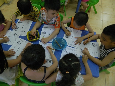 Bi hài chuyện học trong những ngày nắng nóng - 6 Thoải mái hoạt động và vui chơi ở trong lớp