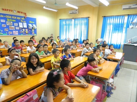 Bi hài chuyện học trong những ngày nắng nóng - 10 Với việc máy lạnh được bật hết công suất nên chuyện nhảy áp tô mát