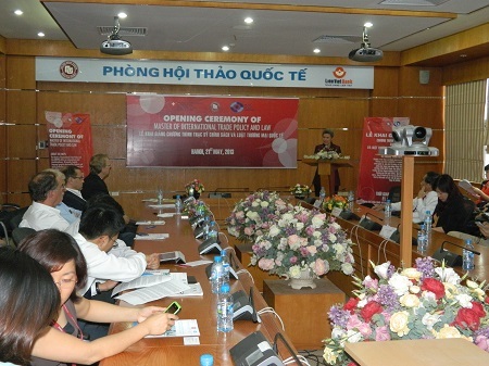 ĐH Ngoại thương đào thạc sỹ Chính sách và Luật Thương mại Quốc tế - 1 Quang cảnh buổi lễ khai giảng.