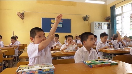 Quá tải “heo vàng”, học sinh phải luân phiên nghỉ học - 1 Quá tải học sinh nên nhiều trường phải cho học sinh luân phiên nghỉ học và