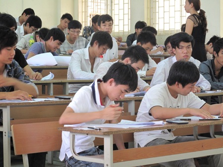 Tuyển sinh 2013: Có hiện tượng chấm lỏng so với đáp án - 1 Vẫn còn những bất cập trong công tác tuyển sinh năm 2013.